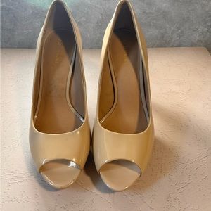 Peep toe nude platform pumps, stiletto heel.
